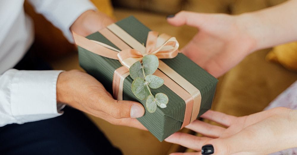 5 tips to gifting consciously this holiday season